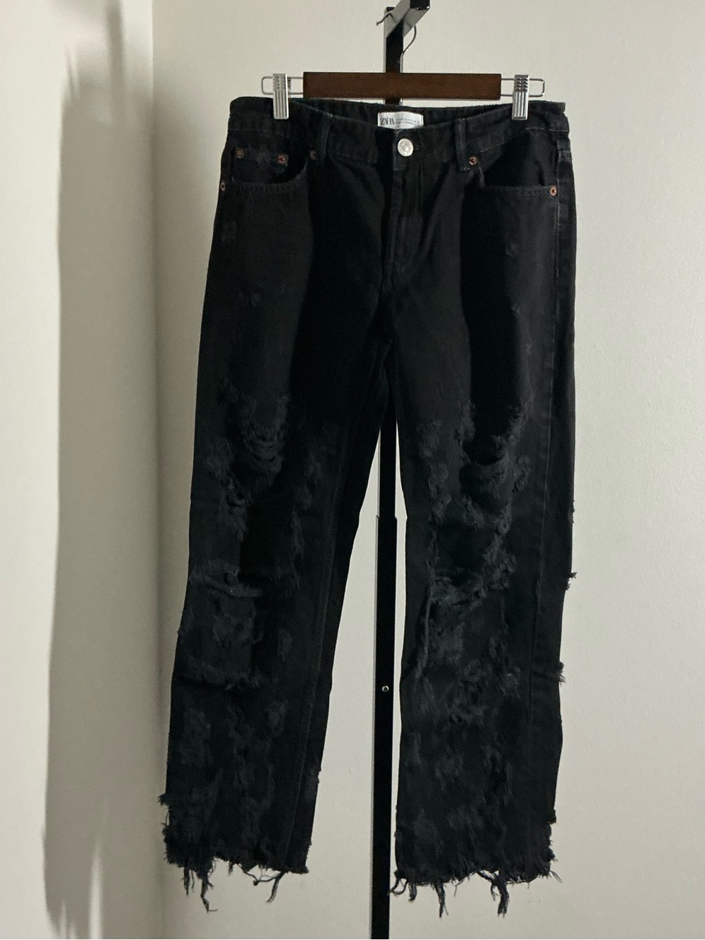 Zara |  Distressed Straight Jeans
